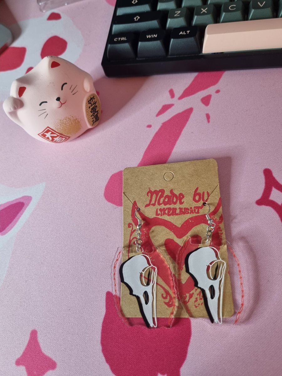 heavnlybydesign's tweet photo. Its the 3rd day of May and I'm yet to see my first order of the month come thru 🫶 next 2 orders of £15+ get these earrings for freeee https://t.co/B5D0SZfinr