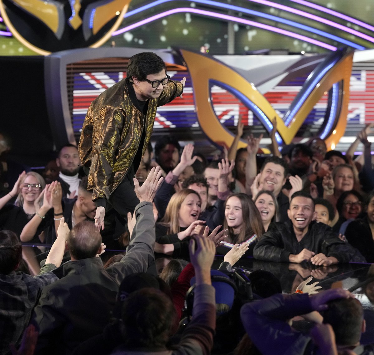 MaskedSingerFOX's tweet photo. Drop a 🙌 if you're excited for an all-new episode of #TheMaskedSinger TONIGHT! https://t.co/HUGyxPpL6x