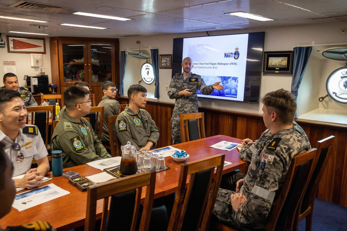 DefenceAust's tweet photo. #HMASPerth recently hosted @USNavy officers from #USSCharleston, and @TheRSAF members from 123 Squadron, while in Singapore following #ExLaPerouse in the Bay of Bengal. โ โ๏ธ
๐ https://t.co/hIRLmsI9ar #YourADF #USNavy #TheRSAF
๐ธ LSIS Sittichai Sakonpoonpol https://t.co/sjAFknUI0b