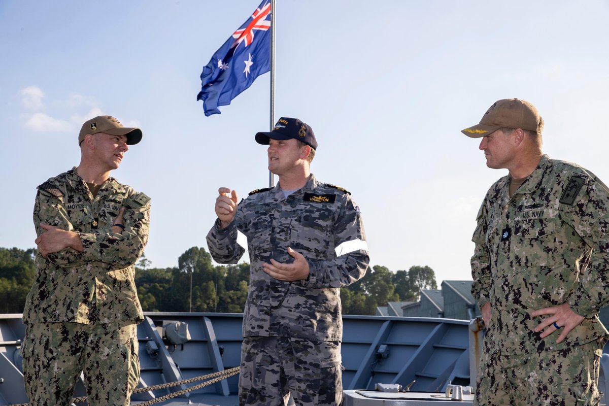 DefenceAust's tweet photo. #HMASPerth recently hosted @USNavy officers from #USSCharleston, and @TheRSAF members from 123 Squadron, while in Singapore following #ExLaPerouse in the Bay of Bengal. โ โ๏ธ
๐ https://t.co/hIRLmsI9ar #YourADF #USNavy #TheRSAF
๐ธ LSIS Sittichai Sakonpoonpol https://t.co/sjAFknUI0b