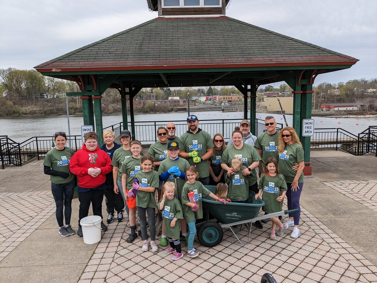 CycletheErie's tweet photo. Today for our first round of #CanalCleanSweep awards, we are giving a shout-out to the groups with the most Clean Sweep Spirit 👏✨

Congrats to the Fulton Special Events Committee, Pirates Chest from Gasport, and Hidden Level Inc. from Syracuse who really brought it this year! https://t.co/UuSlUfc13U