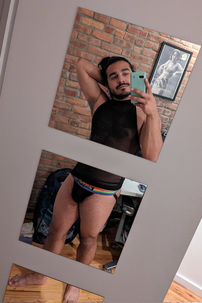 KrishNaynay's tweet photo. Finally put up some mirrors in my room jesus https://t.co/HUERllujeX