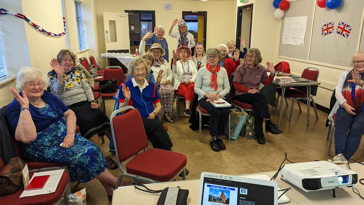 A small but very select group, the ladies of #Perton #Twg thoroughly enjoyed hearing about the history of the contents of their glass cabinets. A red white and blue #CoronationWeekend theme prevailed. @RedhouseCone @DudleyMuseum @DiscoverDudley @glassmuseumuk