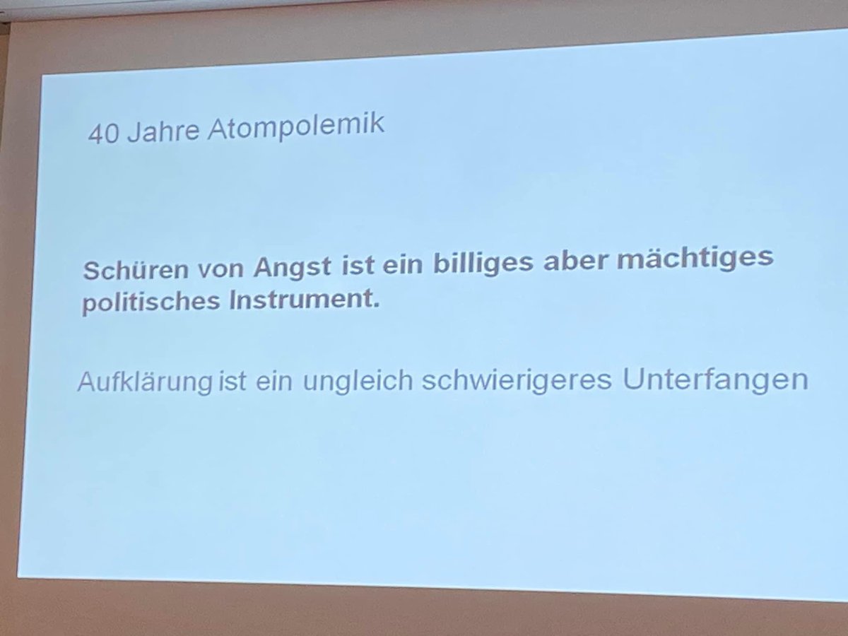 Diese Folie fasst die Polemik gegen Kernkraft perfekt zusammen. Danke dem Carnot-Cournot-Netzwerk für seine hervorragende Aufklärungsarbeit.