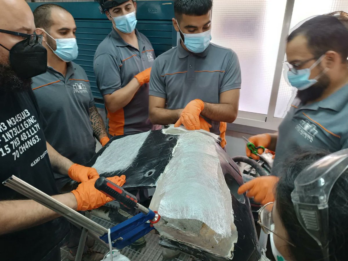 AlminaBasica's tweet photo. La semana pasada, dentro de nuestro proyecto #LaAlmineta de la #convocatoriadualiza recibimos una formación en reparación con fibra de vidrio y carbono. Todo para llegar al final de nuestro proyecto 💪🏻💪🏻💪🏻 https://t.co/4S087ANJDQ