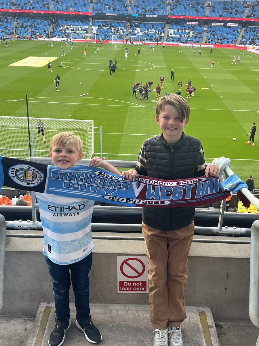 andysclark's tweet photo. @iamtomskinner @iamtomskinner at least one of my kids went home happy ⚒️⚒️ https://t.co/n8SPEItdLI