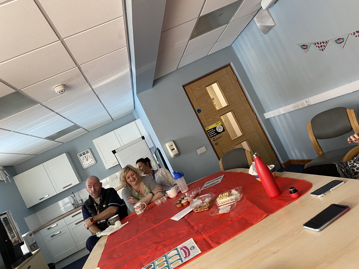 CBrackenNHS's tweet photo. Today we celebrated @DementiaUK Time for a Cuppa in #OACMHT. Lots of interesting conversations and a time to sit and have lunch, a brew and cakes. All proceeds will go to a wonderful cause which is close to all of our hearts! @GMMH_NHS @SalfordGMMH https://t.co/yCsUNVnJ7S