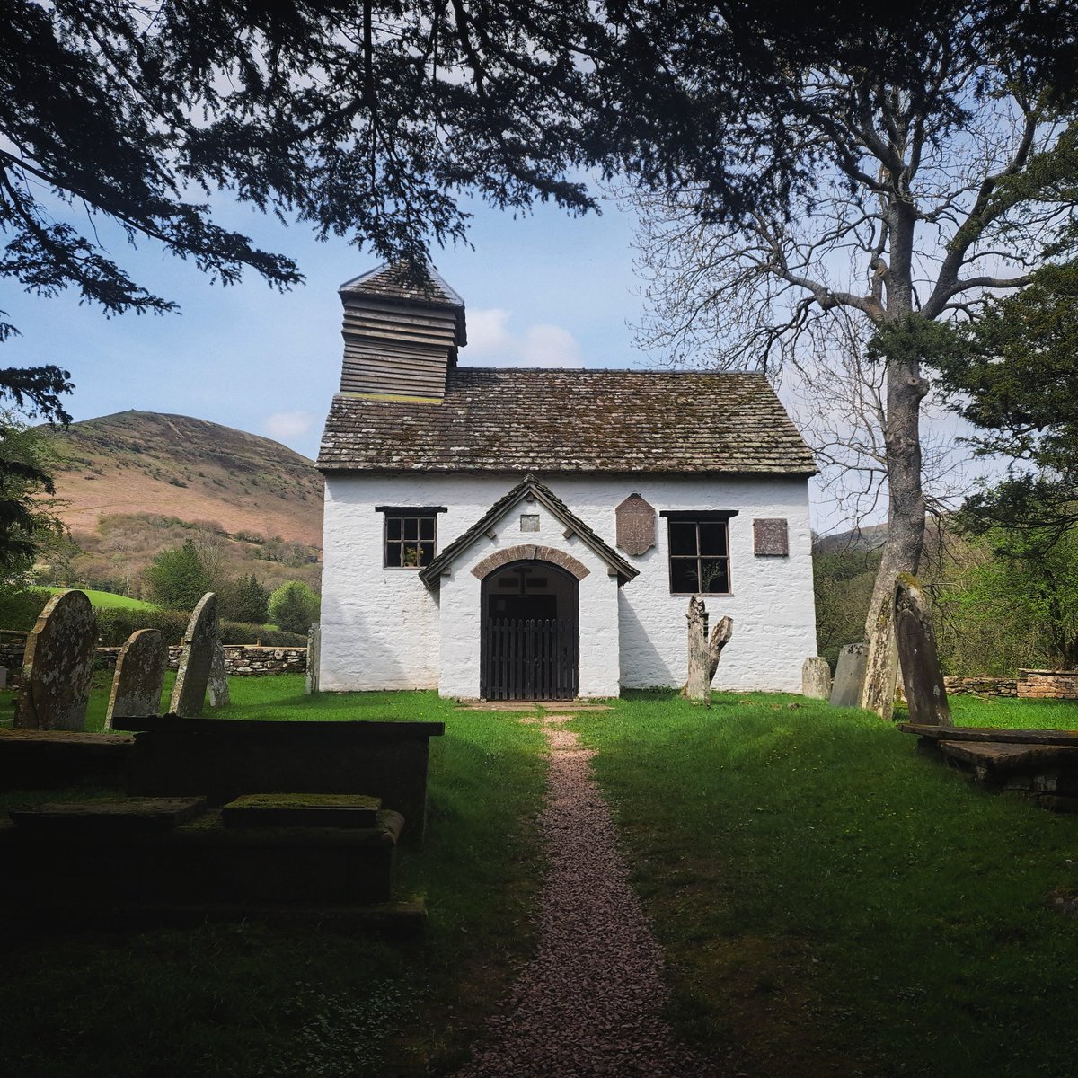 Dreaming of Capel-y-Ffin ⛪

I took this photograph on my last visit. Isn't she gorgeous? 🥰

#Wales #History