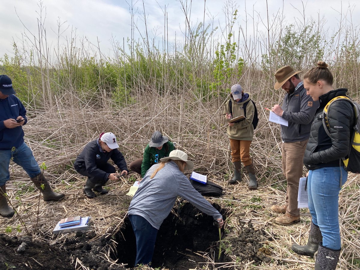 DuPageSWM's tweet photo. Last  week Stormwater Management co-sponsored a very successful hydric soil  course with @ISCA_Soil! Stormwater staff  taught professionals from as far away as Iowa how to identify these  soils and use them to figure out where wetland boundaries are. https://t.co/7NckMerw1C