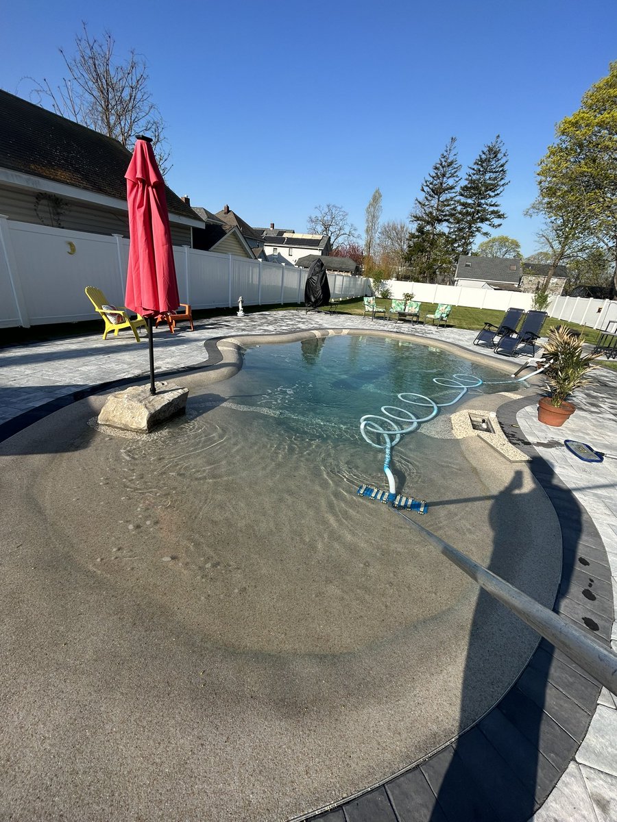 AlexPea65848095's tweet image. very unique pool #coolpools