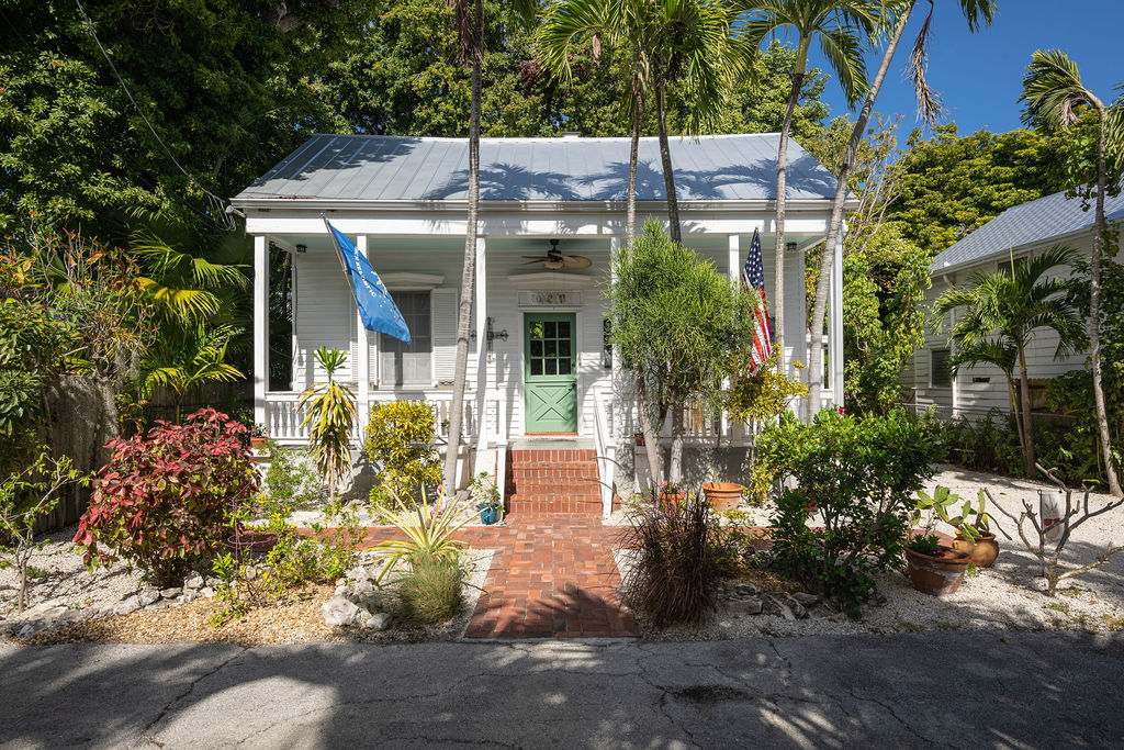 We love this Conch Home 
Looking for a new residence?  Call us today 305-295-7511 #keywest #keywesthomes #keywestrealtor
bascomgrooms.com