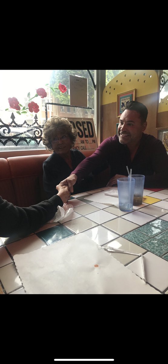 dyserrano's tweet photo. @EASTLA_NEWS And when @OscarDeLaHoya shows up he goes out of his way to say hi …. https://t.co/Zf5GXRhe3G