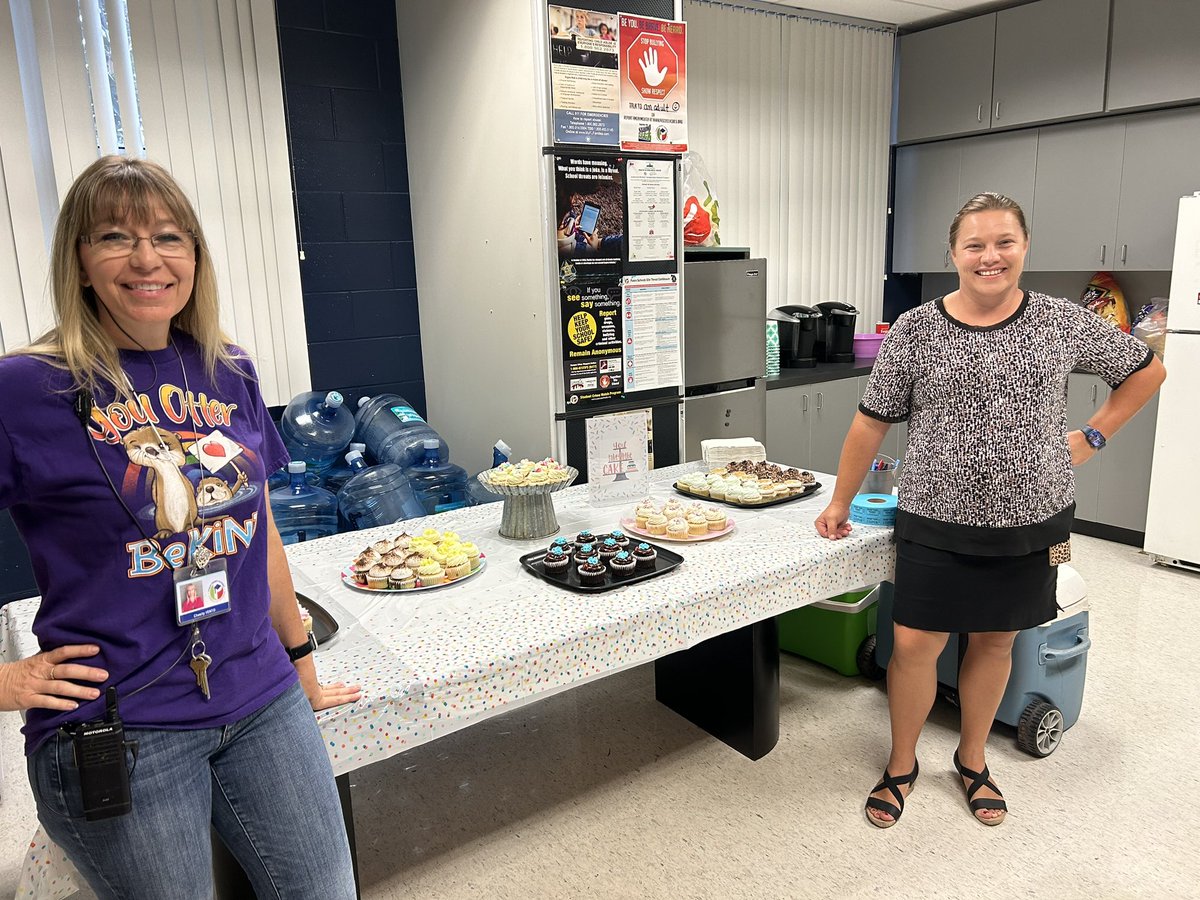 Thank you Sugar Darlings Cupcakes and Kristi Theurer for donating some amazing cupcakes for Staff Appreciation Week. <a href="/Sugardarlings/">Sugardarlings Cupcakes</a> <a href="/WoodlandJohnson/">Woodland Johnson</a> <a href="/ChascoElem/">Chasco Elementary</a>