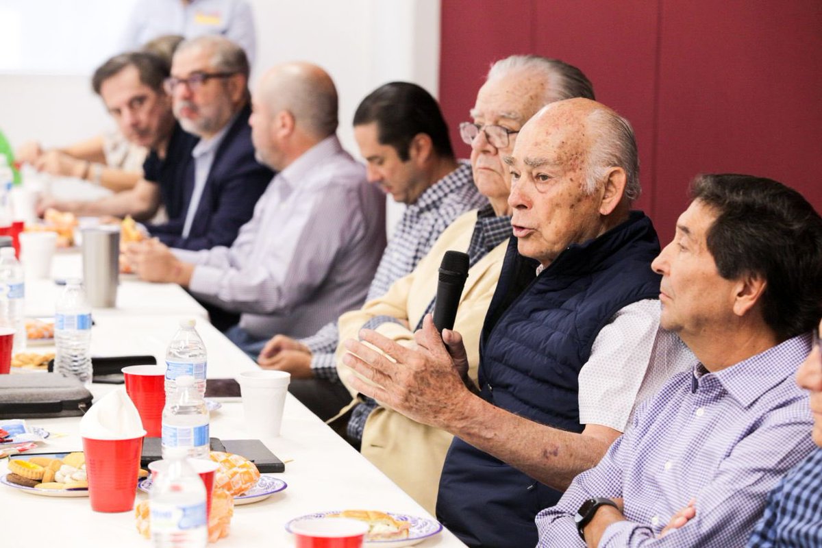 CDAAJalisco's tweet image. Muchas felicidades Don José Luis González Íñigo, Presidente de #BAMX y socio del #CDAAJ por tan importante labor. ¡También tú puedes ayudar, súmate!