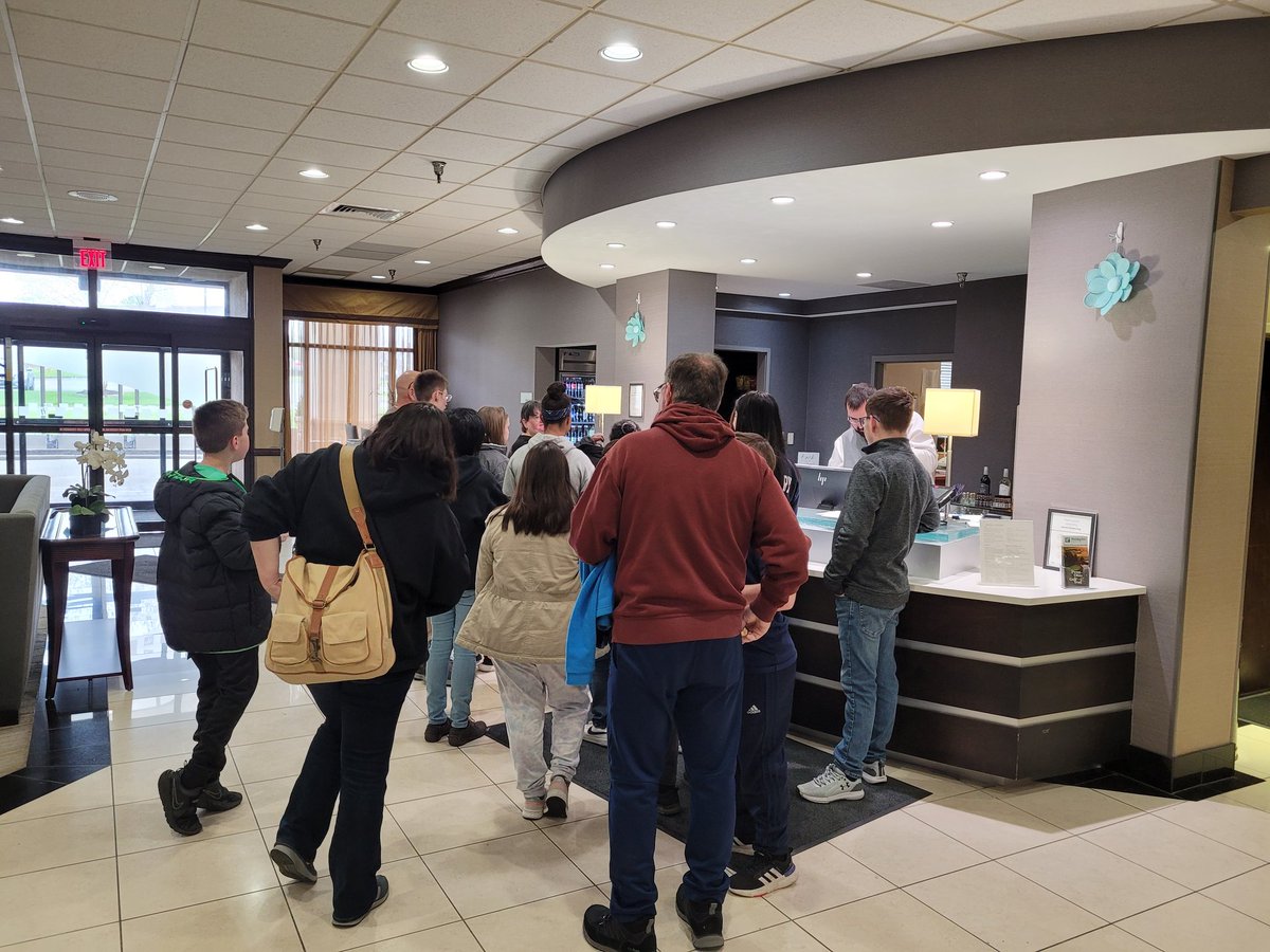 CaitKosec's tweet photo. Students at Poland got to tour the valley of potential jobs. Day #1 they toured @HolidayInn and DIVA Donations. Students learned about front desk, laundry, pool maintenance, hanging and sorting clothing, and customer service. @KimMonachino @esceasternohio @hockenberry52 https://t.co/IJvHT0wdvb