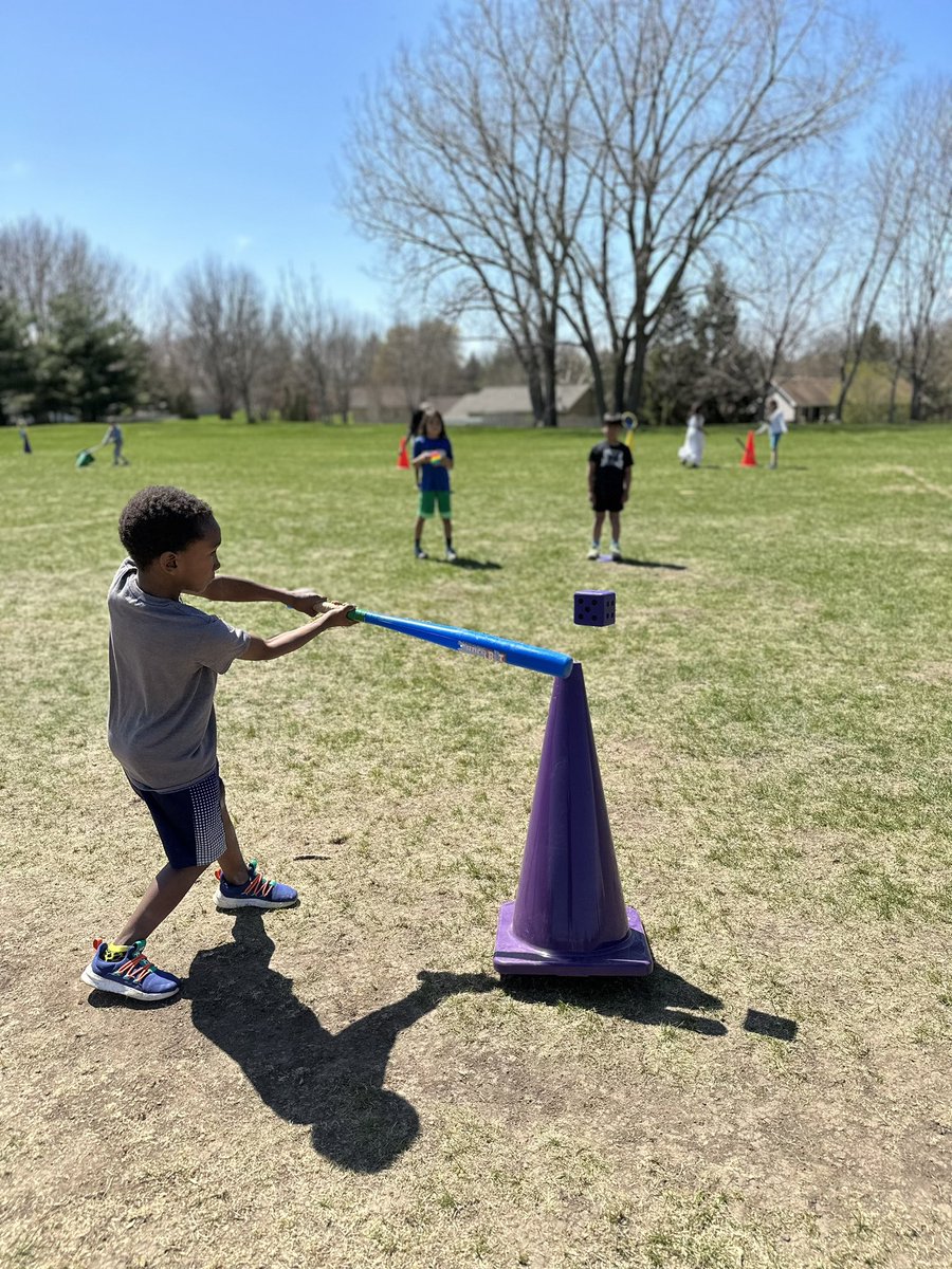 mchamberlainPE's tweet photo. Homerun🎲Derby - @pe4everykid

Ss in k-2 working in Gs of 2-3. Taking turns hitting a 🎲 off a cone, then recording their score on a pop-it.

Each time you complete a pop-it = $20

#elempe #PhysEd https://t.co/DESfKayU3p
