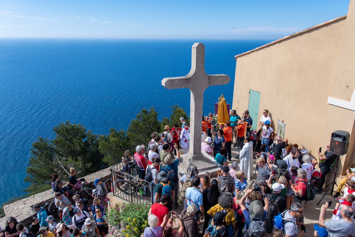 NBicais's tweet photo. Quel plaisir d'avoir partagé, avec nos amis Mandréens et Six-Fournais, la Fête traditionnelle du 1er Mai. 
Nous étions nombreux à prendre part à la procession jusqu'à la Chapelle Notre-Dame-du-Mai et à partager ce moment convivial.

Rendez-vous l’année prochaine ! https://t.co/2XjlZ05YOL