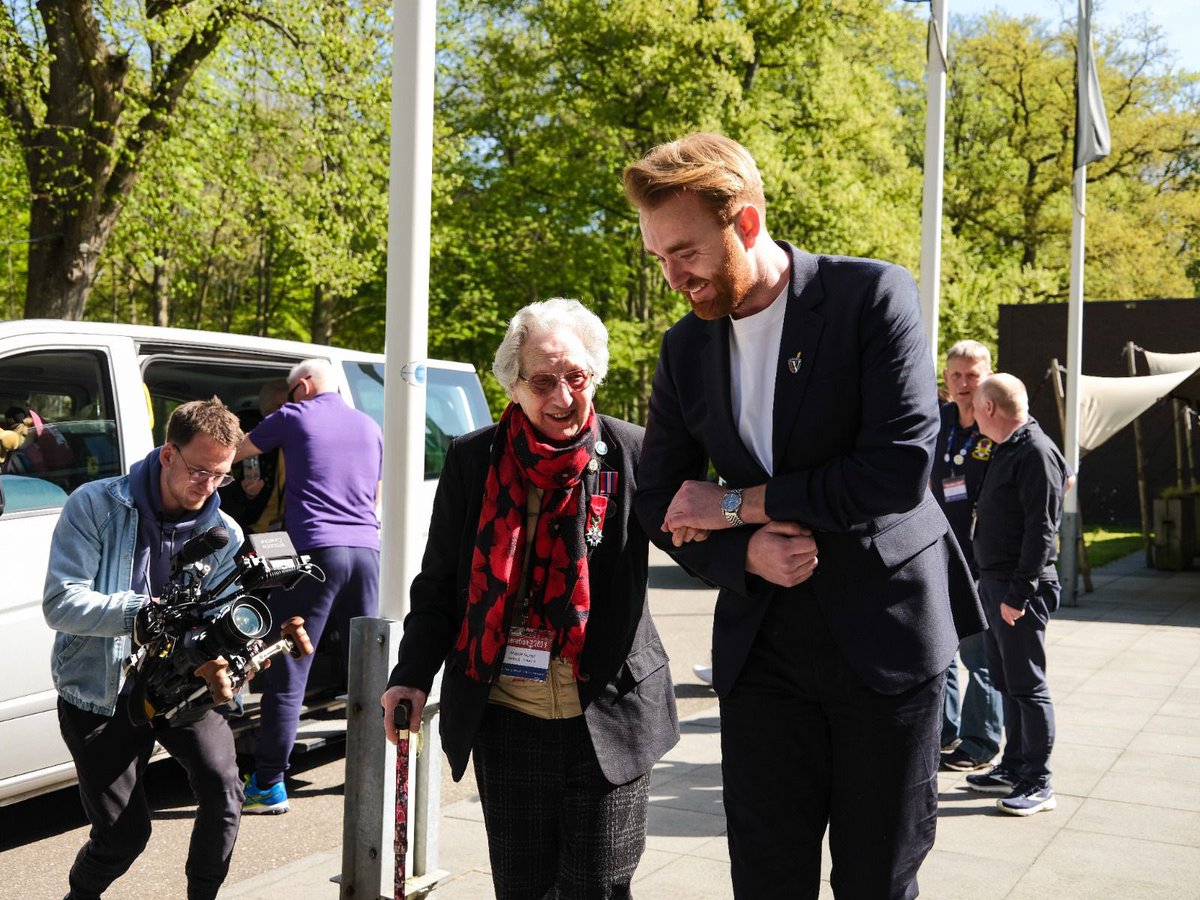 WOII-veteraan Marie Scott ontsteekt dit jaar het Nationaal Bevrijdingsvuur. Wil je meer weten over deze verschilmaker die de Légion d'honneur (allerhoogste Franse onderscheiding) kreeg? Check eenvandaag.avrotros.nl/item/marie-96-… <a href="/EenVandaag/">EenVandaag</a> <a href="/Wageningen45/">Wageningen45</a> #MaakHetVerschil