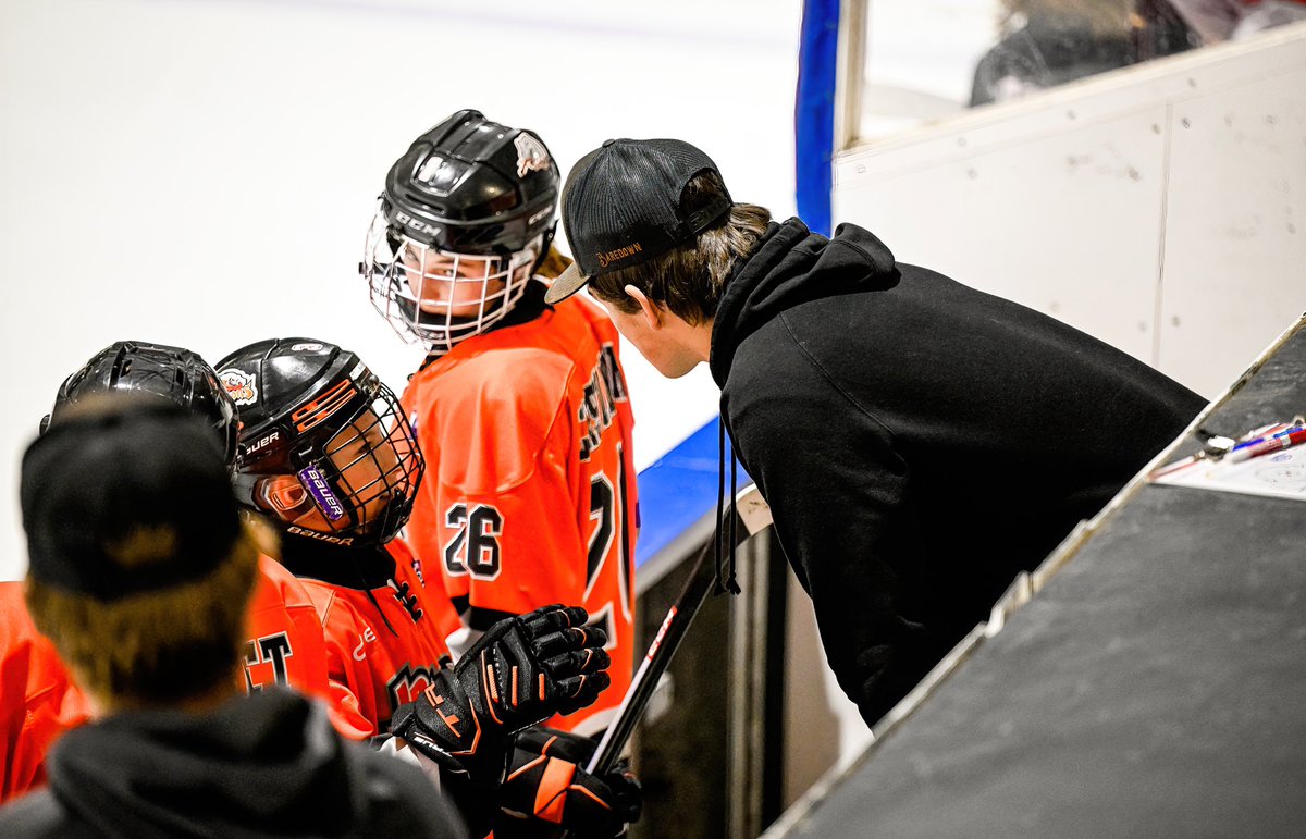 drumdragons's tweet photo. A number of our players gave back to youth hockey in Drumheller this spring by coaching our Jr. Dragons Academy Spring Teams! 

We’d like to thank them for being role models to these young hockey players and growing the game in Drumheller!

#OurTeamOurTown #JrDragons https://t.co/XrXp3zkwNW