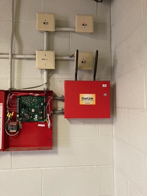QualitySoundCom's tweet photo. Why are Cellular Fire Alarm Communicators important when it comes to #firesafety?
This device automatically contacts your local fire station in the instance of a fire in a building. (1/7) https://t.co/Di5TX6asp5