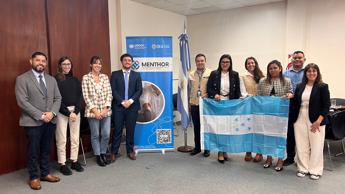 UNODC_ROPAN's tweet photo. Operadores de justicia y representantes del gobierno de 🇭🇳 realizan visita de estudio e intercambio de buenas prácticas a la República de Argentina🇦🇷.
Estos 4⃣ funcionarios son egresados del diplomado sobre #TrataDePersonas ofrecido por nuestro programa #Menthor.
@FiscalesGobAr https://t.co/9ULzwhFI6r