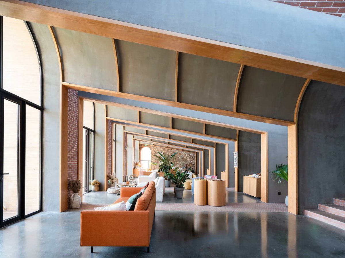 archinect's tweet image. SYN Architects reactivates rural Chinese village hall through an elegant vaulted extension 

arcnct.co/42jLZRd 

📸 ArchiTranslator #ChineseArchitecture