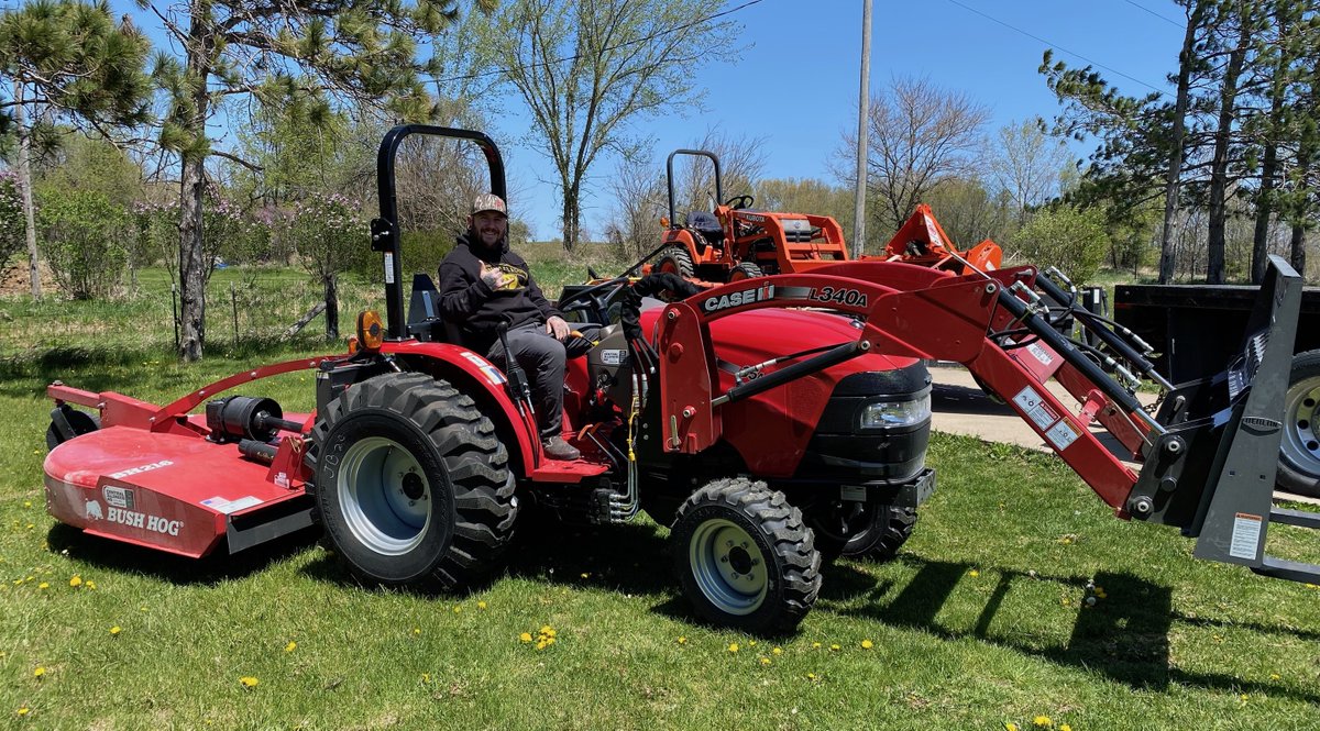 LiveWorkGrowCIA's tweet image. Working Class Bow Hunter ready to work on the land with his Farmall 35A and Bush Hog mower! Awesome setup!! #WorkingClassBowHunter #BowHunter #Farmall #BushHog