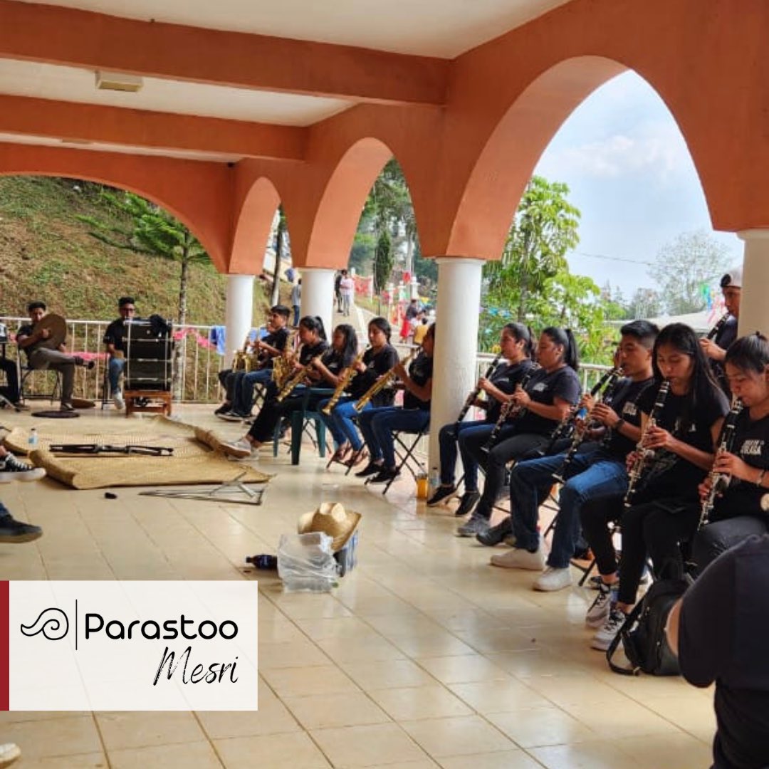 parastoo_mesri's tweet photo. En la fiesta del "palo verde" en San Andrés Yaá, #Oaxaca--a la cual acuden comunidades #Zapotecas, #Ayuujk (#Mixe) y #Chinantecas--, tocó la banda del Bachillerato Integral Comunitario (BIC) de #Solaga. #Comunalidad @JaimeMartnezLu1 @UNESCO_es @UNESCOmvdo @UNESCOMexico @UNICEF https://t.co/yc1X0ptxDh