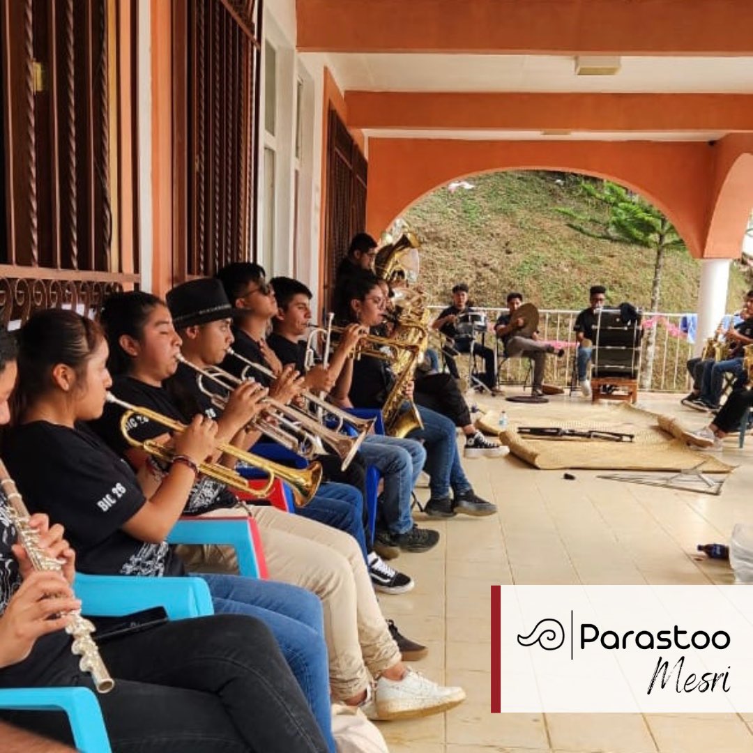 parastoo_mesri's tweet photo. En la fiesta del "palo verde" en San Andrés Yaá, #Oaxaca--a la cual acuden comunidades #Zapotecas, #Ayuujk (#Mixe) y #Chinantecas--, tocó la banda del Bachillerato Integral Comunitario (BIC) de #Solaga. #Comunalidad @JaimeMartnezLu1 @UNESCO_es @UNESCOmvdo @UNESCOMexico @UNICEF https://t.co/yc1X0ptxDh