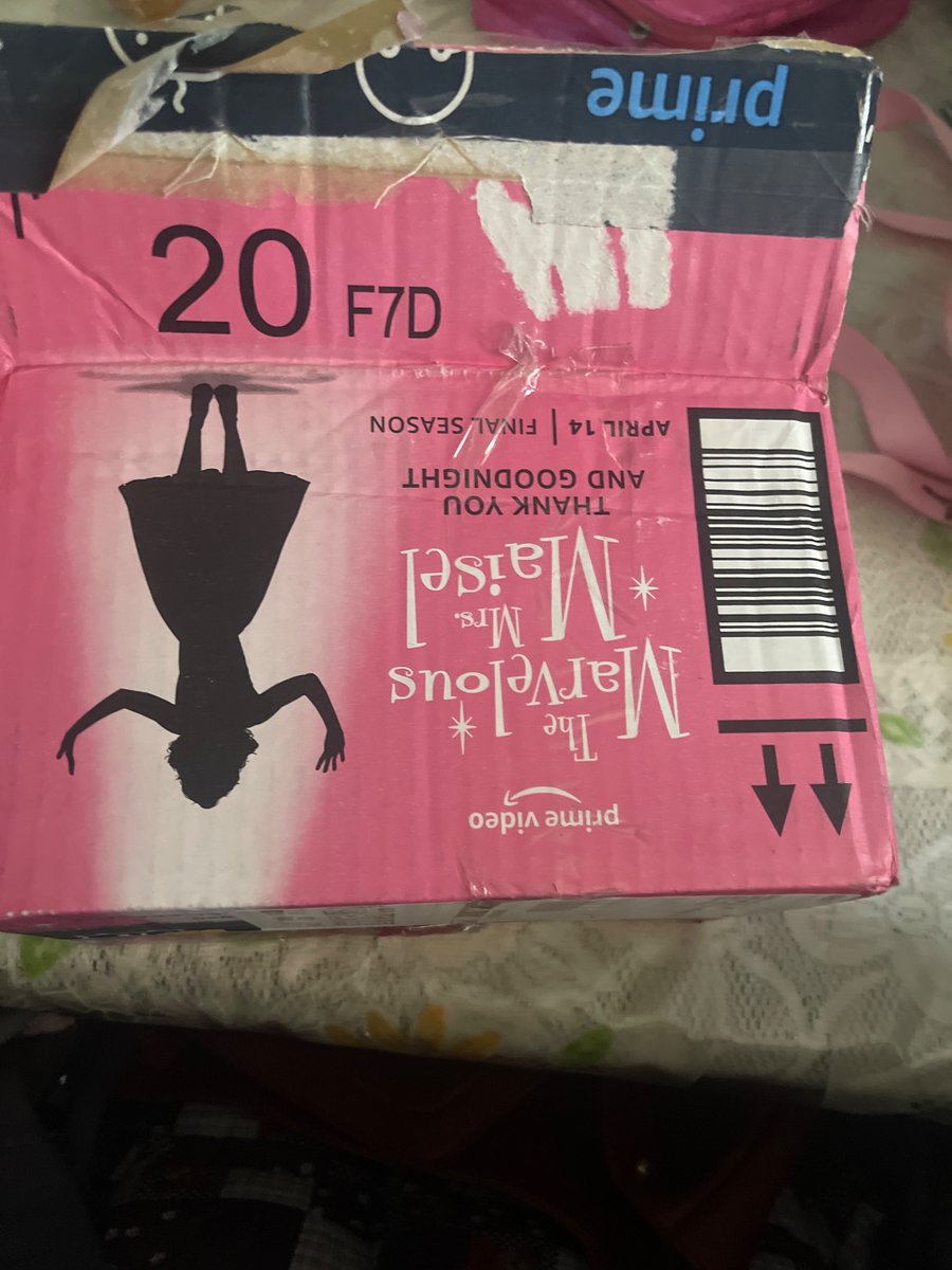 NeneA_As's tweet photo. @amazon I bought an item on April 3, 2023. A MacBook replacement screen to be exact for $231.01. Instead of the item I ordered, I got a cheap mirror. I can’t return the item as there is no UPS in Jamaica. I have reached out multiple times for a refund https://t.co/ngCdTQh3jC