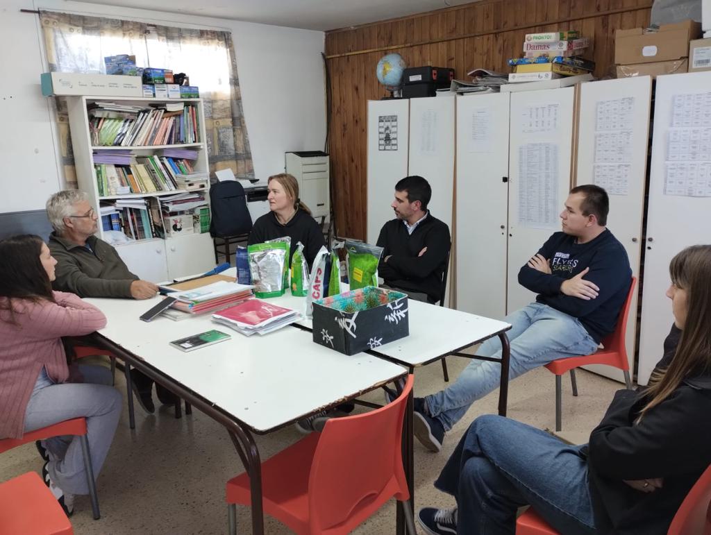 mtomasellip's tweet image. Desde @AgrarioPBA entregamos semillas del Banco de Abastecimiento de Insumos Agropecuarios al Centro San Ignacio de Loyola de #BahiaBlanca, el CEPT n° 35 de #CoronelDorrego, la EESA n° 1 de #CoronelRosales y el CEPT n° 3 de #CoronelPringles 🥕🧅🥬

@JavoRodriguezL 
@Kicillofok