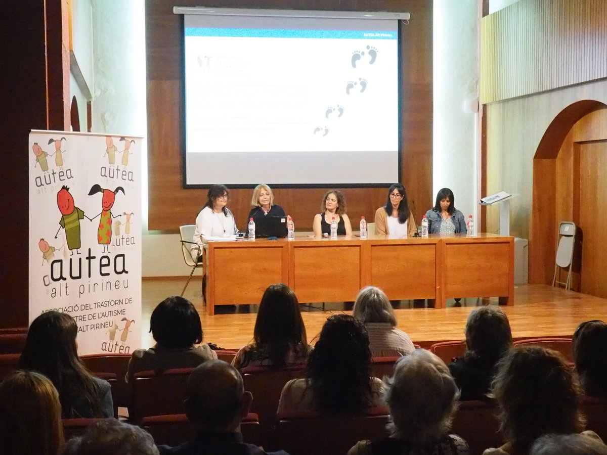 RadioSeu's tweet photo. #EnImatges Ple a la Sala de la Immaculada de #laSeu en la presentació de l'Associació del trastorn de l'especte de l'autisme de l'Alt Pirineu. https://t.co/O6ECHEp0cW