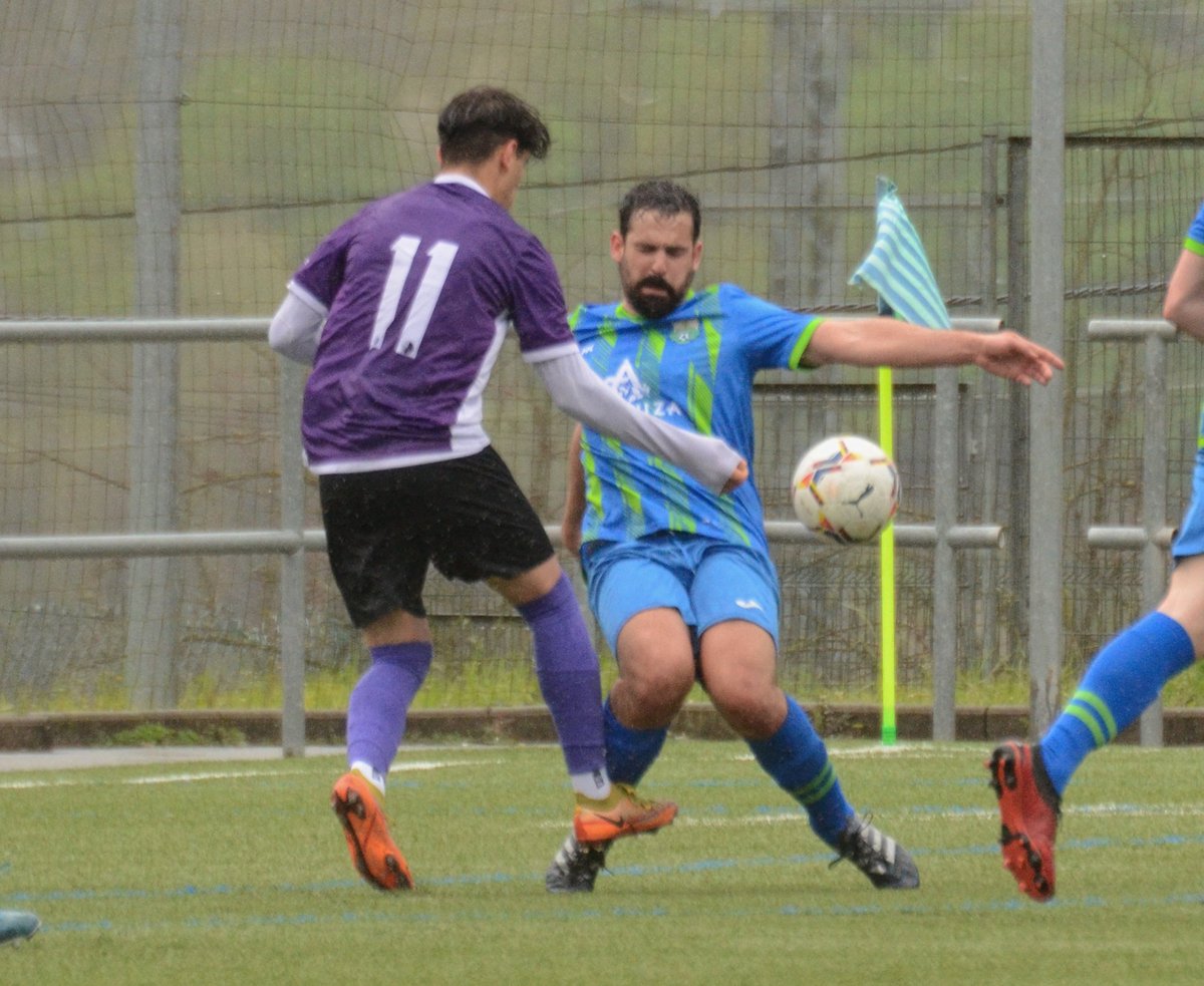 Está defendiendo o regulando el tráfico??
