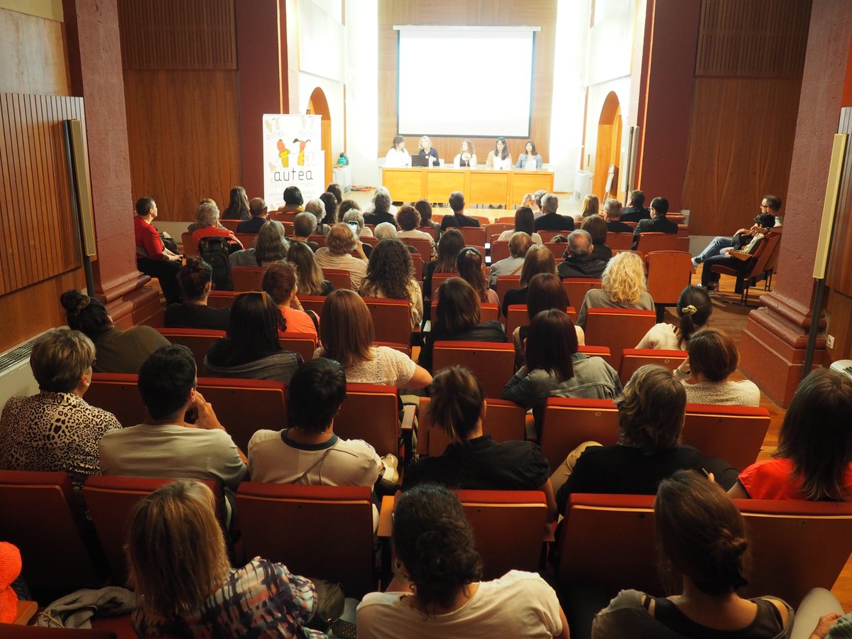 RadioSeu's tweet photo. #EnImatges Ple a la Sala de la Immaculada de #laSeu en la presentació de l'Associació del trastorn de l'especte de l'autisme de l'Alt Pirineu. https://t.co/O6ECHEp0cW