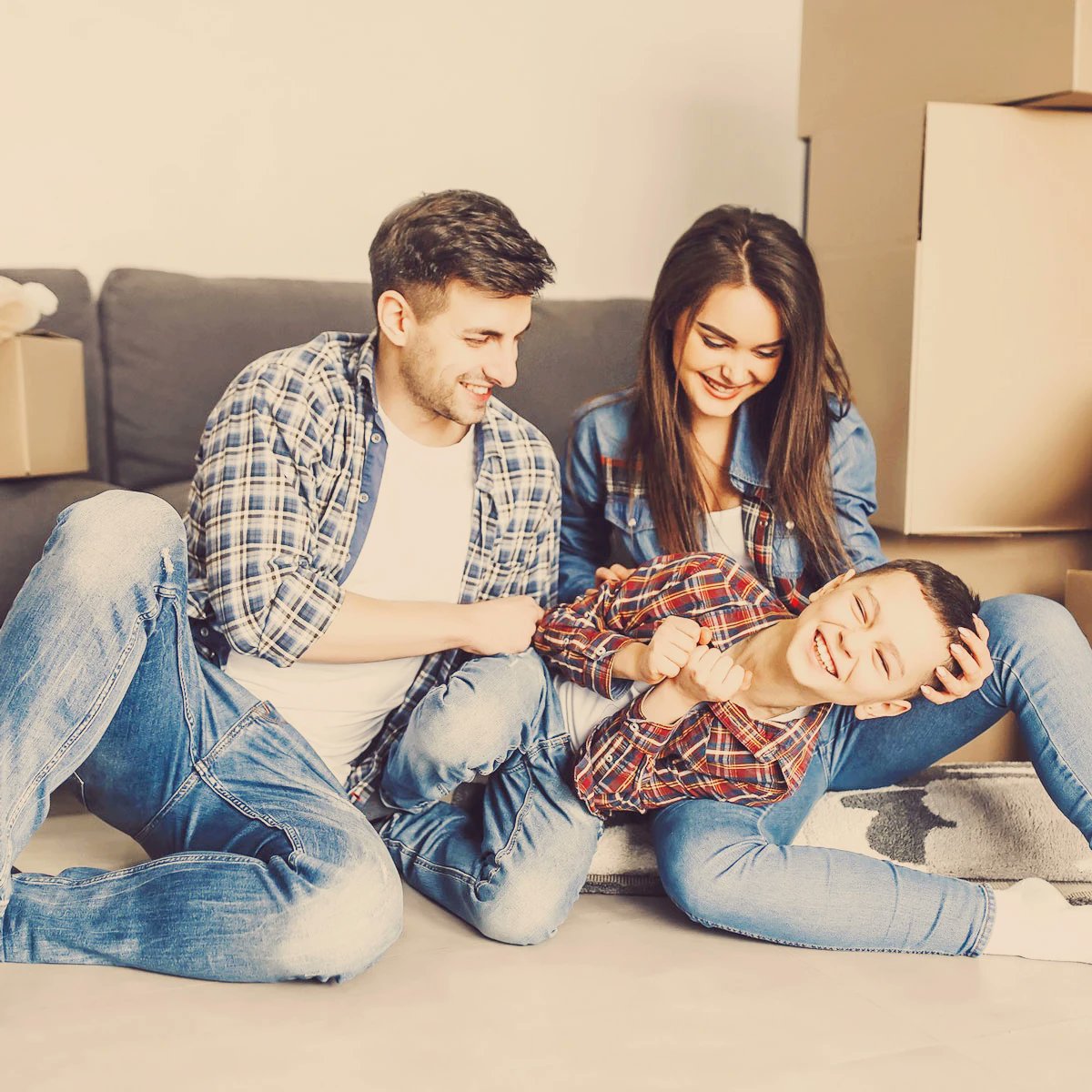 withbomadu's tweet photo. Moving Day! The excitement, the laughs, the search for the remote control! 

Nothing compares to the first night in your own home! Get there quicker with help from BOMADU. 

Find out more at 👉 https://t.co/Zro2GriIlO

 🏠🔑  #firsttimebuyer  #savings #generationrent https://t.co/uDUPWZu96r