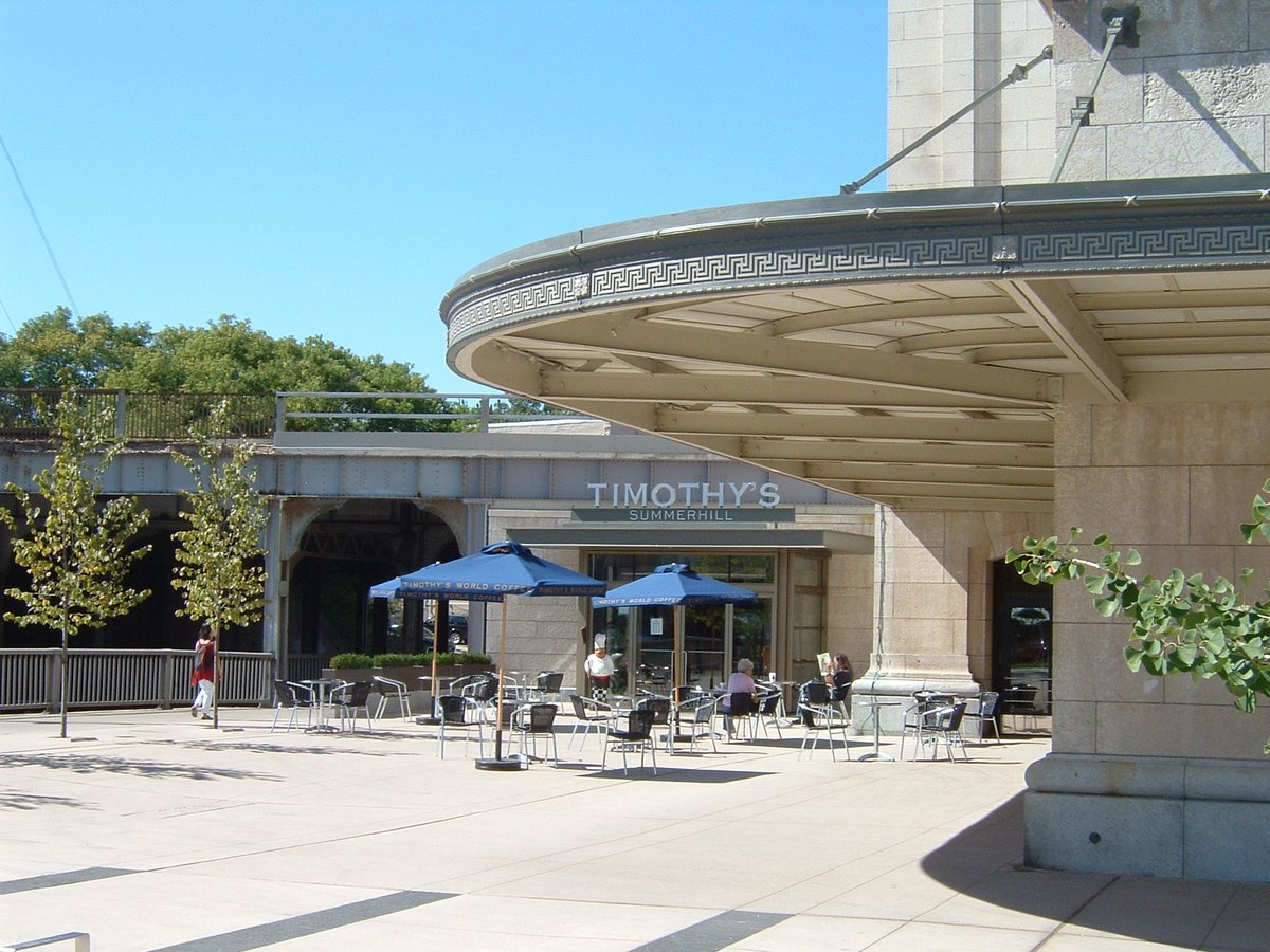 TIMOTHY'S - TORONTO

Patio season is upon us. What are your favourite restaurants and coffee shops to visit on a sunny day? 😎☀️

#architecture #interiordesign