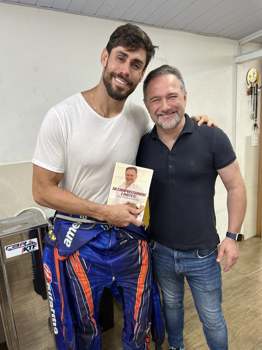 caradesapatojr's tweet photo. Sapato e André Bragantini trocando experiências sobre a síndrome de Tourette! Vocês gostariam de assistir uma live dos dois sobre o assunto? 👤 https://t.co/5suikQ4o67