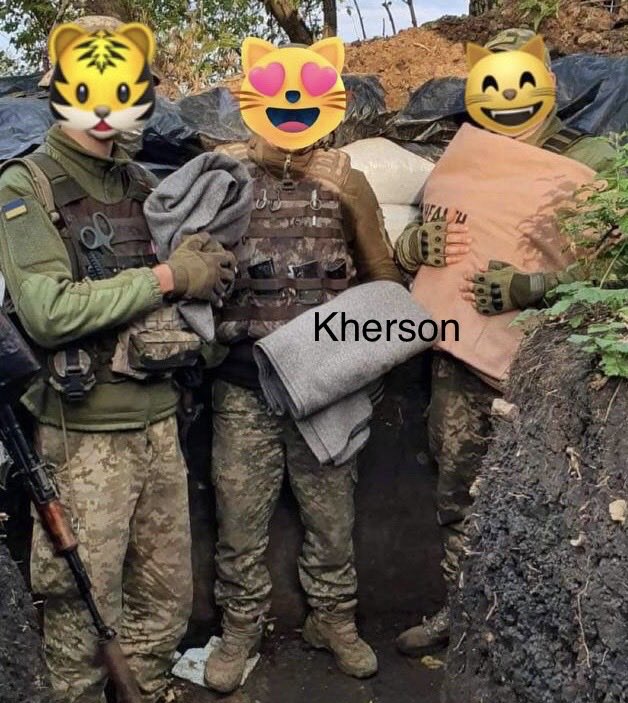 defendukraini's tweet photo. 💔 🇺🇦 BLACK WEDNESDAY IN #KHERSON, UKRAINE
16 Dead
26 Injured
& Counting
Civilian Targets:
- supermarket
- main train station
- ambulance
We sent:
- field stretchers
- folding hospital cots
- blankets
There last August:
#ProjectHawkeye
Aid container 5 inbound
Kyiv #Bakhmut https://t.co/p992rUmNbr