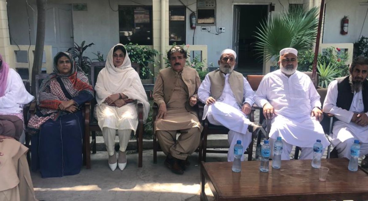 youzee085's tweet photo. KP Government's illegal appointment of a PMS officer as DGIPR Director General has caused unrest and resentment among the employees. All employees are on strike until their genuine demands are fulfilled. #امپورٹڈڈیجیانفارمیشننامنظور https://t.co/Xakv0VkZWa