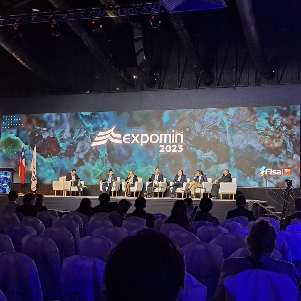 IngCienciasUDP's tweet photo. #AcademicosFIC | El pasado 26 de abril los académicos de la Facultad de Ingeniería y Ciencias UDP, Rodrigo Cáceres González y Cristóbal Sarmiento Laurel, asistieron a la #Expomin2023 y al Congreso internacional que se realizó en su interior ➡ https://t.co/ciwllGIxXH https://t.co/s7Bmmz9SLm