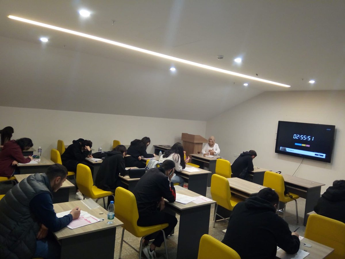 İBB Ders Atölyelerimizde YKS öncesi son virajda  TYT ve AYT deneme sınavlarimiz ile öğrencilerimizin konu eksiklerini belirliyor ve sınava hazırlıyoruz.
 👨‍🏫✍️

#ibbdersatölyeleri