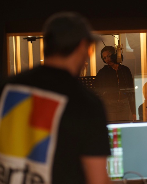 We met in London 6 years ago and our new single 'With You' is out this Friday ✨

Can’t wait to share our good vibes with you💫

Pre-save now: insiderecords.bfan.link/With-you