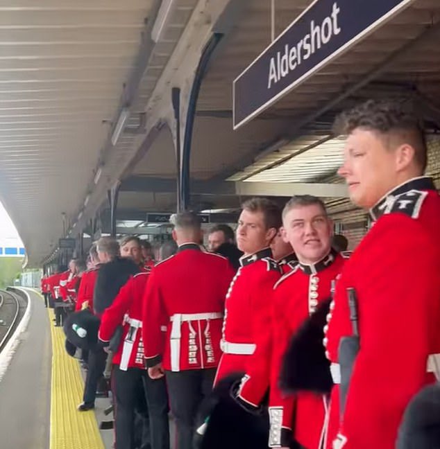 Commuters at London Waterloo railway station witnessed some 6,000 soldiers arriving at the station Tuesday evening.

Pictured are the #ColdstreamGuards from Aldershot - from the Hampshire town's garrison - ahead of the overnight #Coronation rehearsal I tweeted about earlier.💂‍♀️