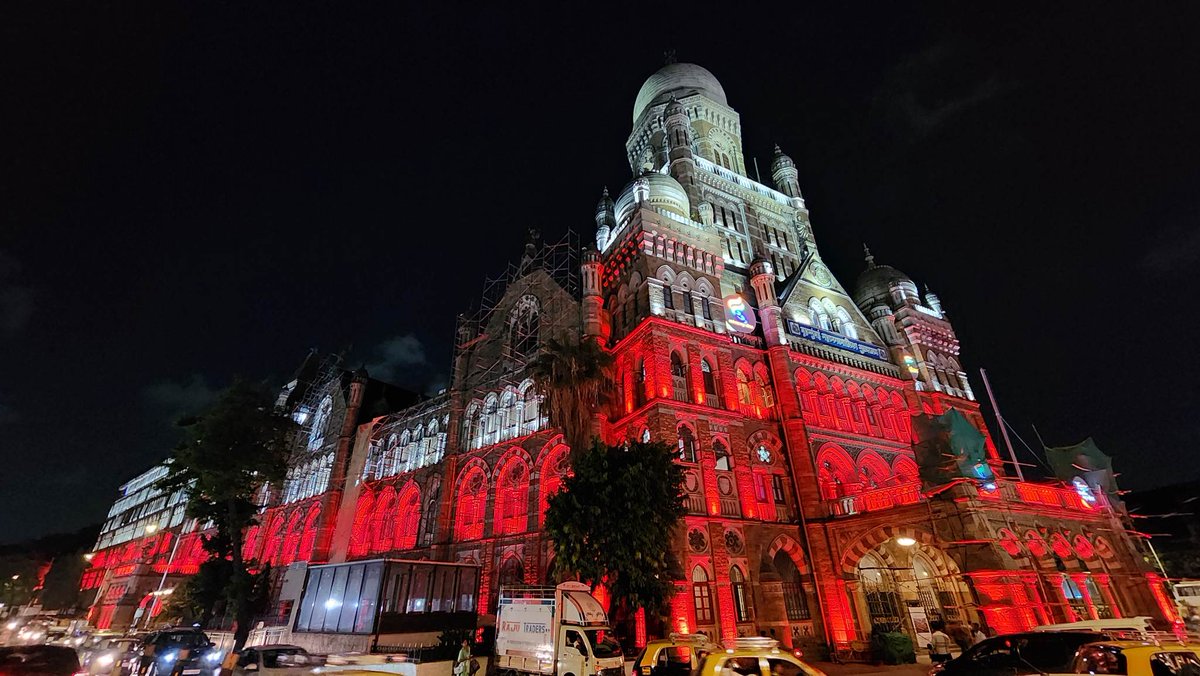 Mumbai's iconic BMC Building illuminated in white and red colours as part of 🇵🇱 Poland's May 3rd Constitution Day celebrations 🇵🇱🇮🇳

#May3Constitution #NationalDay #PolishHeritageDays #3maja #ŚwiętoKonstytucji