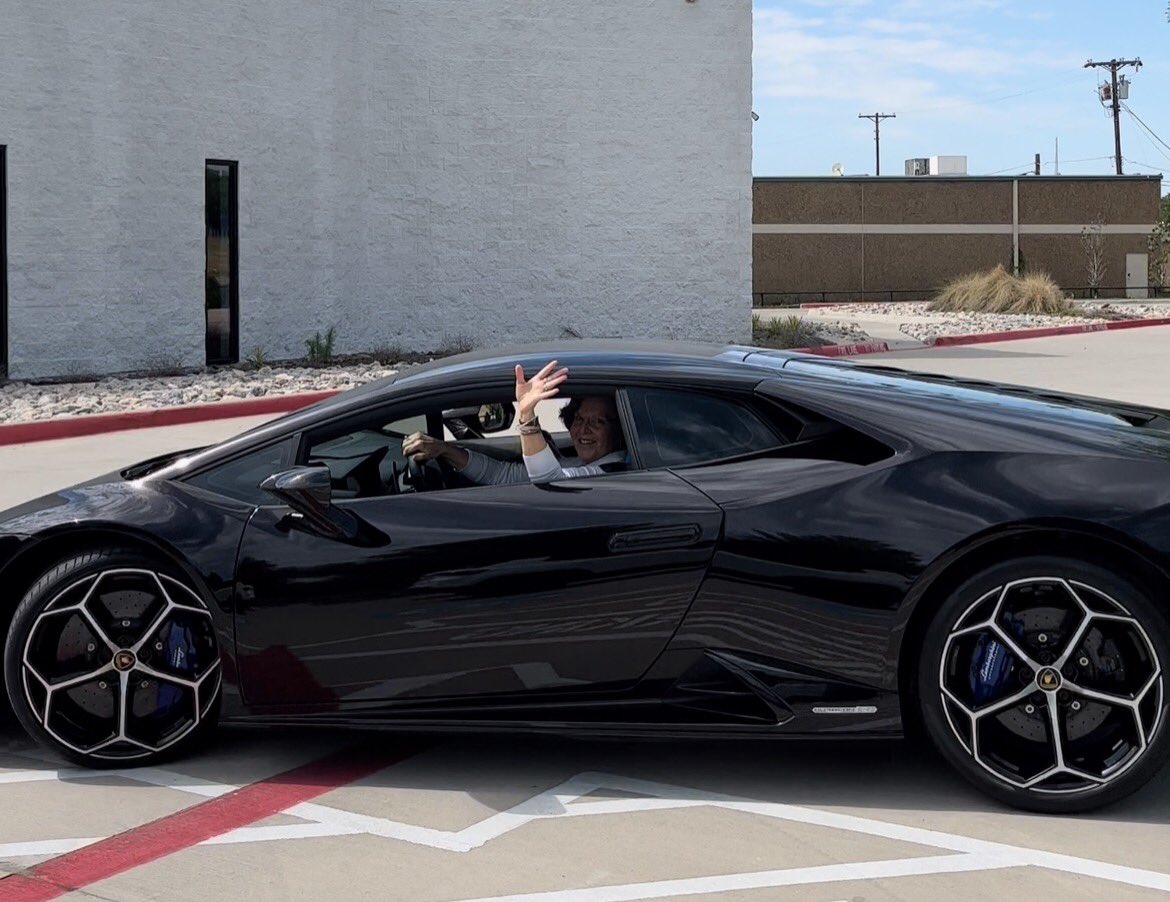 andrea barnes tweet media