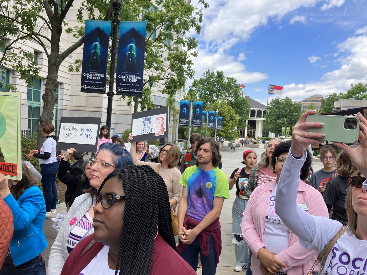 SisterScene's tweet image. ShowingUP for #ReproductiveJustice ⁦@NCLeg⁩ ⁦@TheAssemblyNC⁩ for #OurBodies #AccessToAbortions. #PublicHealthFirst #sisterscenecares ⁦@NASWNC⁩ ⁦@nasw⁩