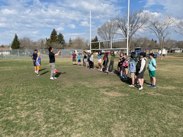 BrentwoodEIPS's tweet photo. Our grade 6 students had an awesome Wellness Day! A special thanks to our EIPS Indigenous team, Asma, Saffron Center and The Nourish Collective for running sessions.  We’d also like to thank local businesses and School Council who sponsored this day.
#eips https://t.co/eHfVrQHcN5