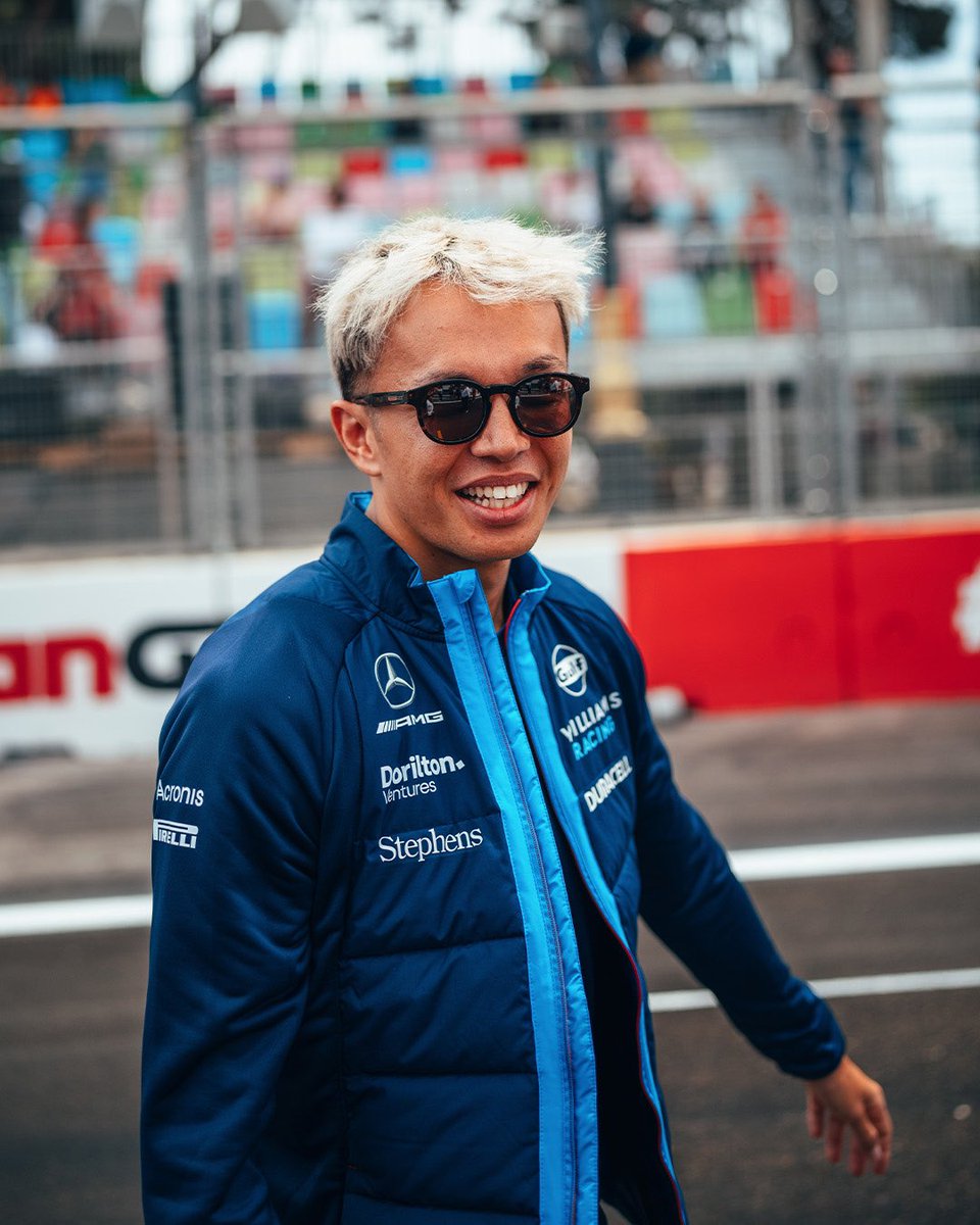 WilliamsRacing's tweet photo. It’s time! Join @alex_albon live from our pop-up store in Miami, presented by @krakenfx 🤩

Watch 👉 https://t.co/Bw7DI3N5zs 

#WeAreWilliams #MiamiGP 🇺🇸 https://t.co/xL167Kbg0q