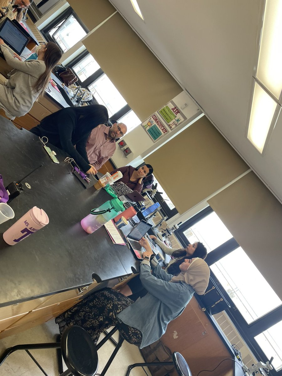 hagarabuella's tweet photo. The work continues with year 1 Chemistry Impact Teams. Ty @E_D_Bjornstad for all your hard work @bloomberg_paul #CoreCollaborative @TottenvillehsI @DrMarionWilson https://t.co/5d0Q74zduI