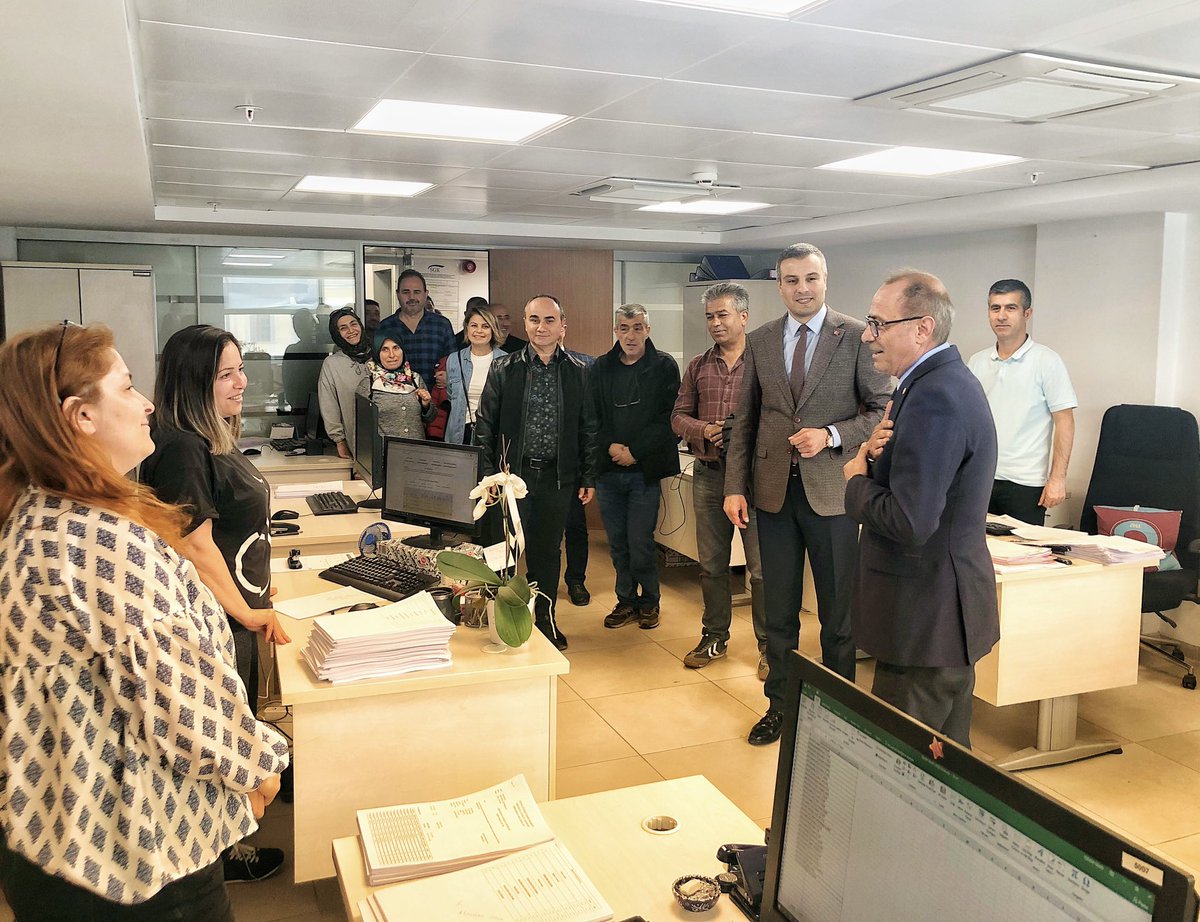 yvz_kurt's tweet photo. EYT ve Tüm Emekli Hakları Derneği üyelerimiz ile bir araya gelerek, EYT süreci hakkında bilgilendirmede bulunup, merak ettikleri soruları yanıtladık. Var gücümüzle sigortalılarımızı aylıklarına kavuşturmaya devam ediyoruz. @Sgk_izmir https://t.co/8nYWpF7hYm